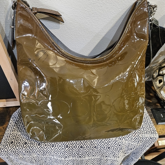 Coach Enamal 2 way shoulder bag. - Picture 12 of 16